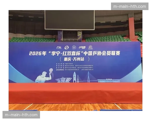 首届重庆城市足球超级联赛在重庆奥体中心迎来决赛,历时8个月圆满收官
